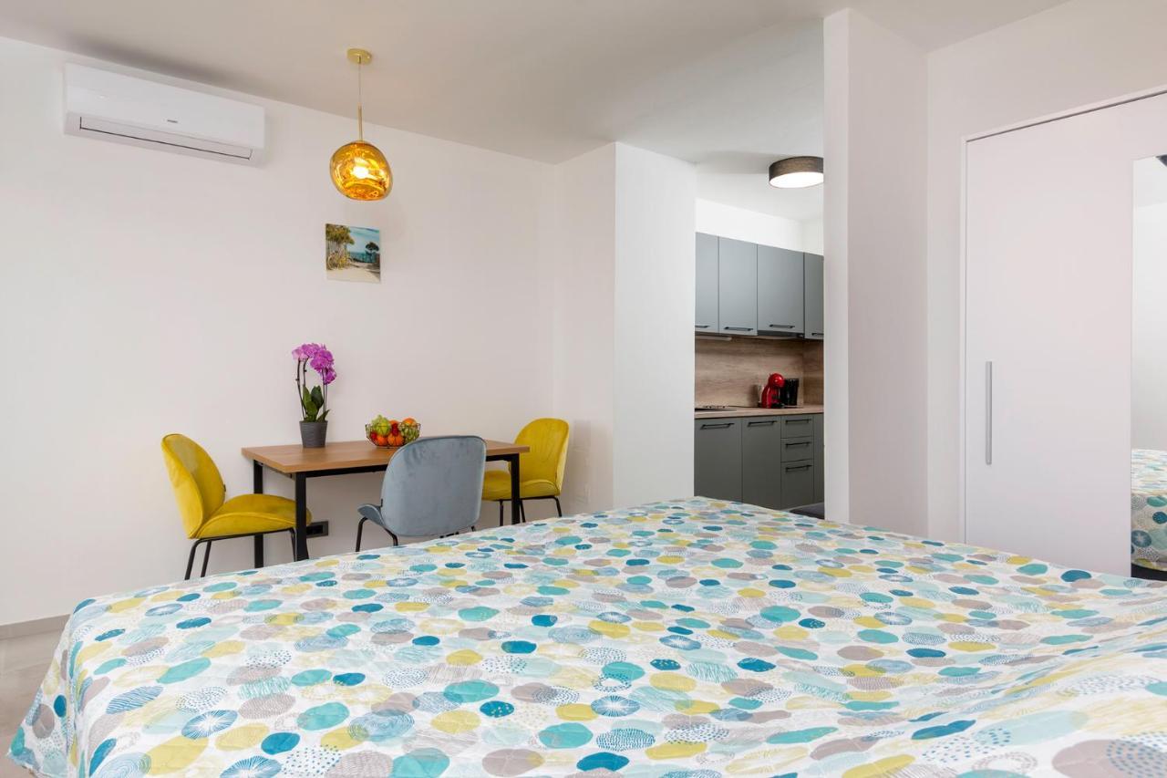 Tramonto Apartment Пула Екстериор снимка